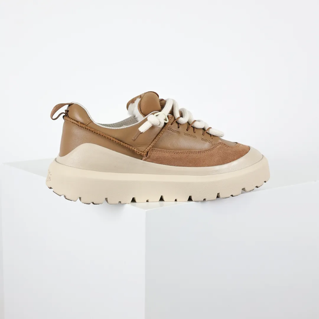 Copy price 💰700 Core recommendation Good price It is a very suitable choice for home furnishings. In recent years, uug has launched a series of styles, which are partial to the preferences of young consumers and have also moved to the forefront of fashion trends. Shoe body material: water-repellent coated suede upper, 17mm UGGPURE™ implantable wool insole, lightweight non-slip and comfortable rubber outsole, with brand LOGO and trademark, with full packaging. Size: 35 36 37 38 39 40 41 42 43 44 45